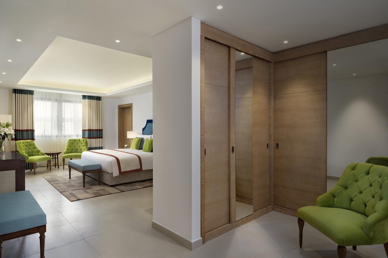Al Najada Doha Hotel Apartments By Oaks Esterno foto